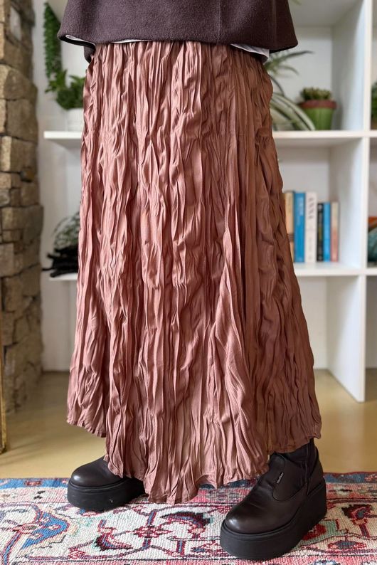 Twisted Sister Crinkle Midi Skirt Hot Chocolate